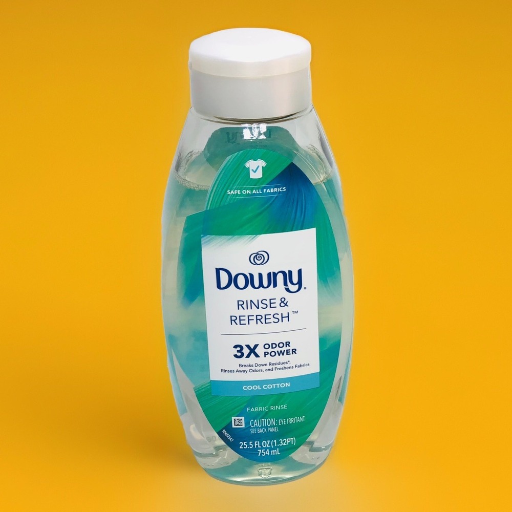 Downy RINSE & REFRESH Laundry Odor‎ Remover and Fabric Softener, Cool Cotton.